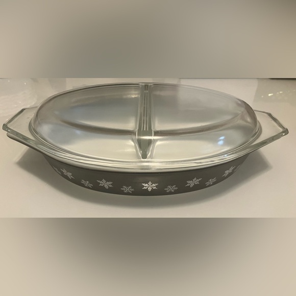 Vtg Pyrex Black White Snowflake Oval Divided Casserole Lid Baking Dish 1 1/2 Qt